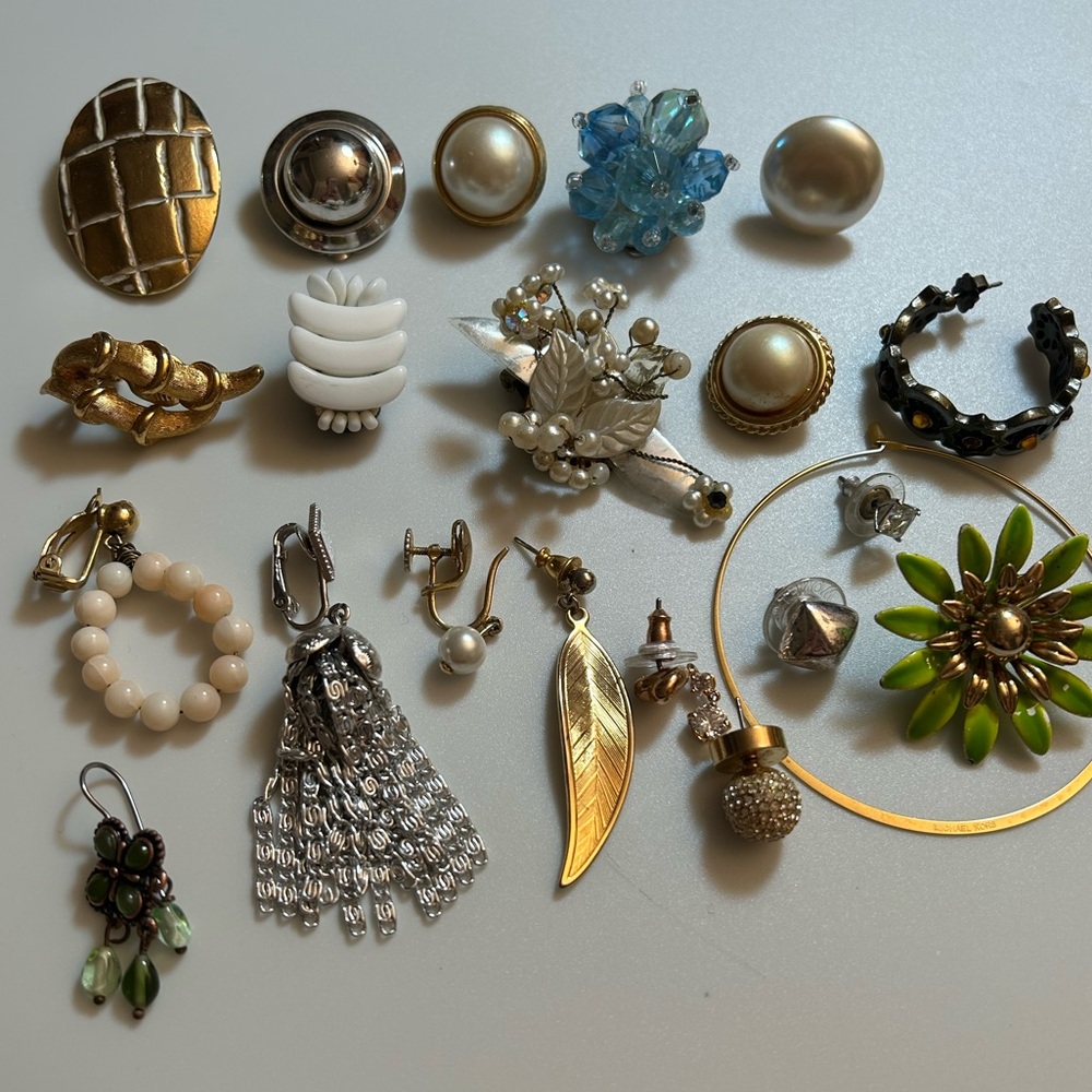 Lot Of Single Signed Earrings , Most Vintage